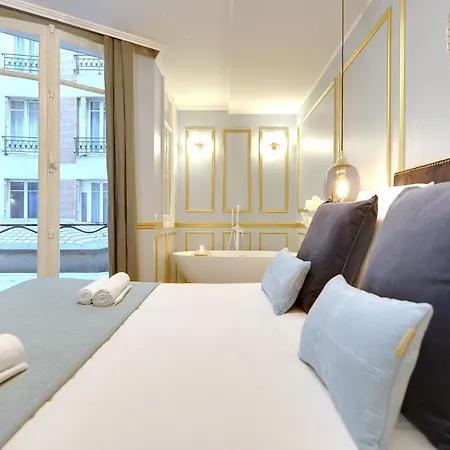Appartamento The Marie-antoinette In The Golden Triangle *